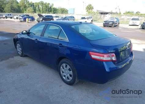 2010 Toyota Camry Le z USA, uszkodzony, nr VIN 4T1BF3EK3AU521156